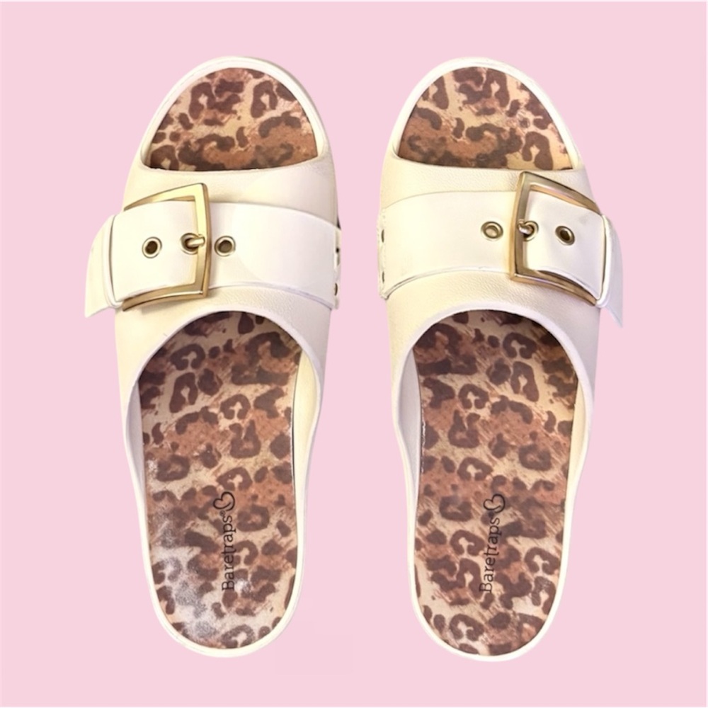 Baretraps White Buckle Sandals – Size 8